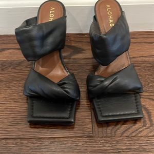Alohas Twist Strap Black Heels size 6